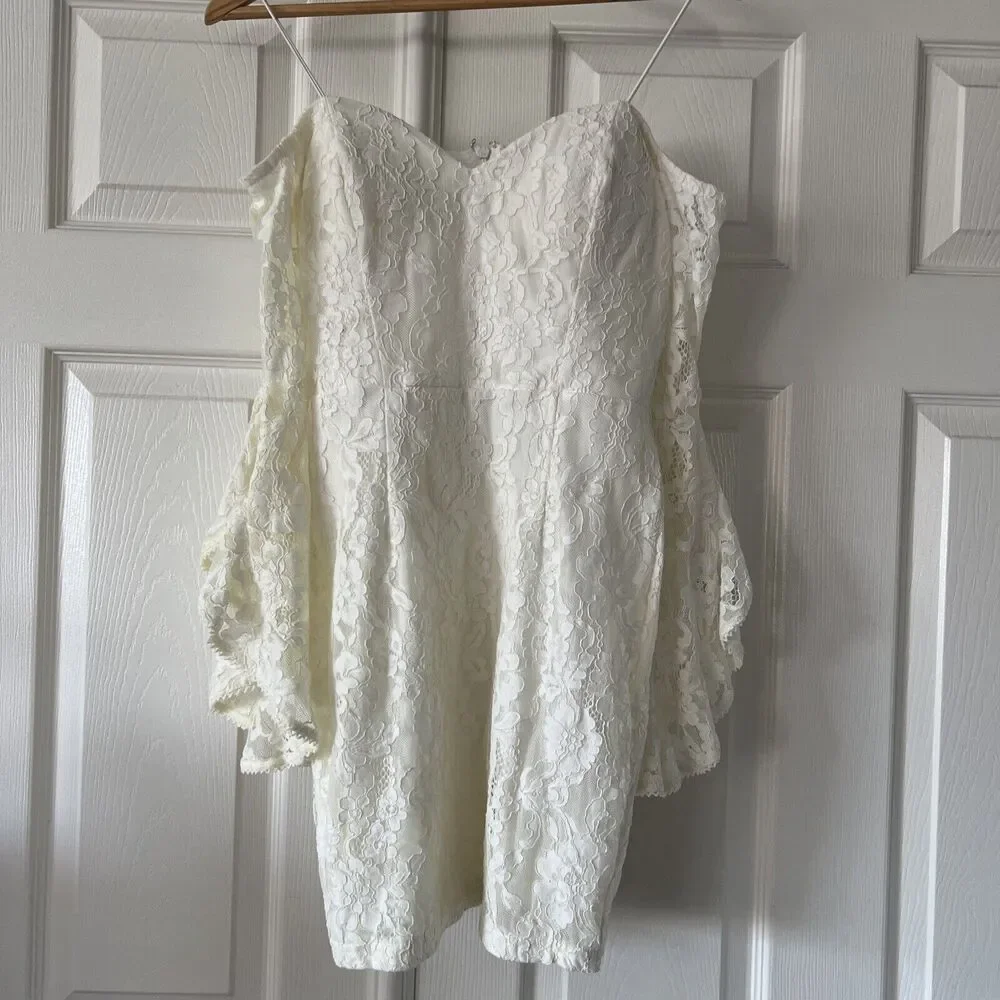 Fashion Nova Jr Womens Mini Dress Size Medium Lace Lined White Bell Sleeve Prom